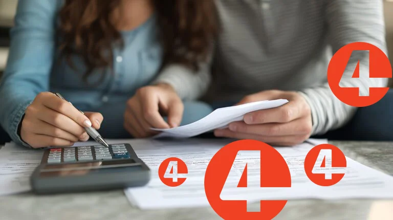 Dva lidé počítají finance s kalkulačkou při plánování bez insolvence.