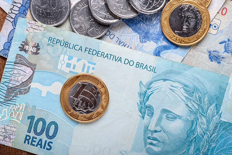 Brazilské peníze: bankovka a mince pro Brazílii